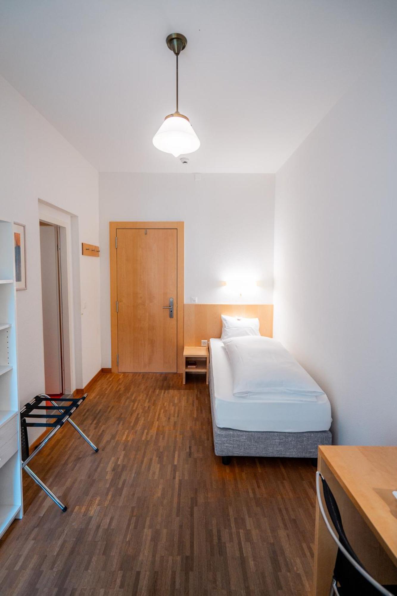 Hotel Haus Schoenstatt Contactless-Check-In Бриг Екстер'єр фото