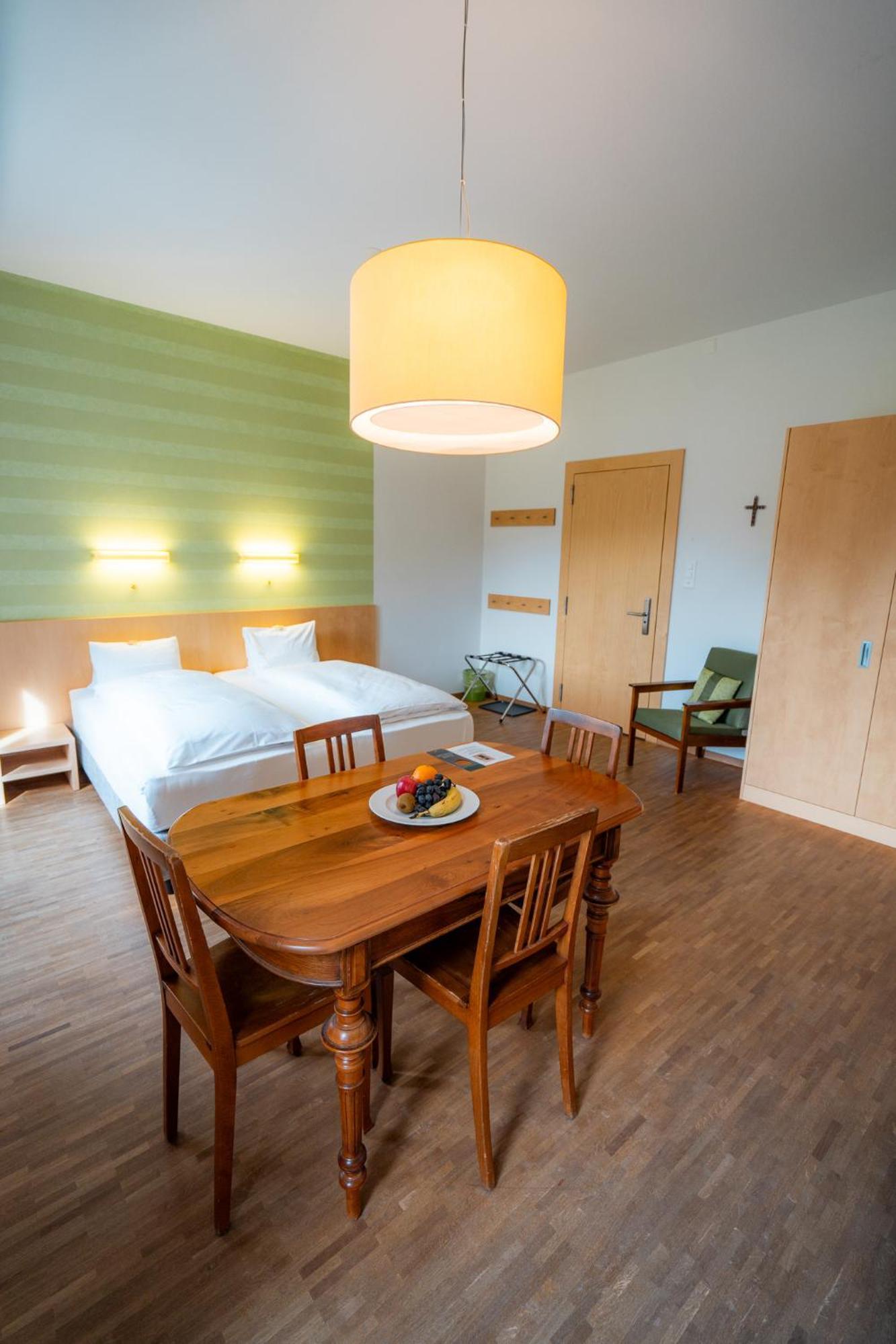 Hotel Haus Schoenstatt Contactless-Check-In Бриг Екстер'єр фото